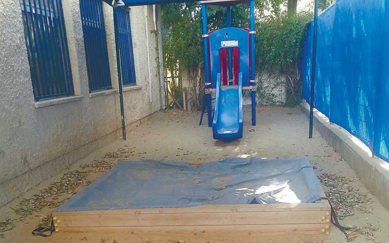חצר גני הילדים אננס ולימונית ברחוב רוטשילד