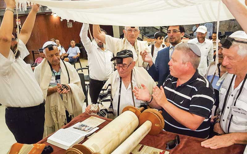 טקס בר מצווה לניצולי שואה מפתח תקווה. צילום לשכת דובר העירייה