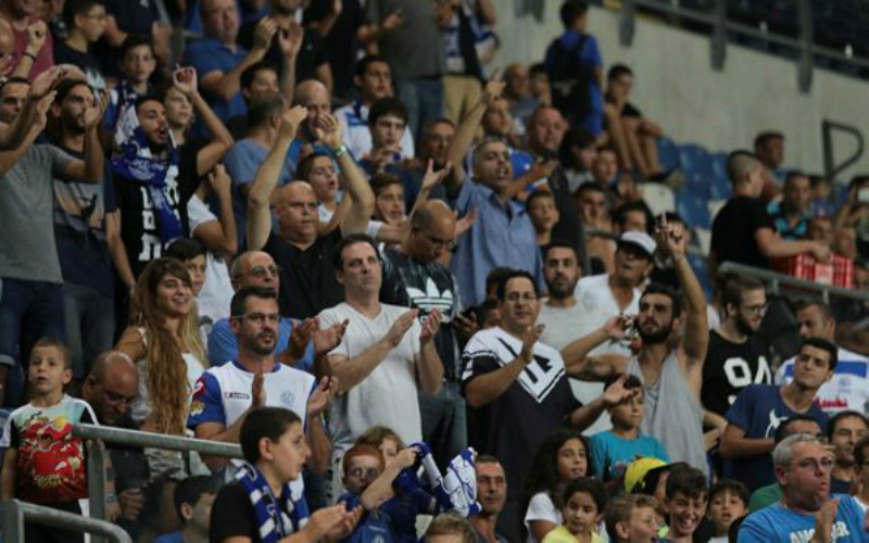 אוהדי מכבי פתח תקוה. צילום: ניר קידר