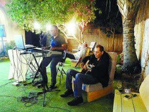 רפאל חתוכה וחבורת היין