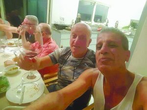 רפאל חתוכה וחבורת היין