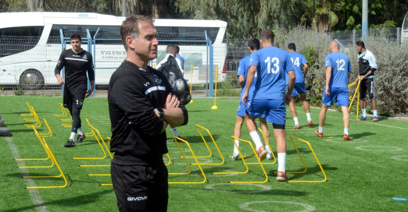 שחקני הפועל באימון. צילום: זאב שטרן