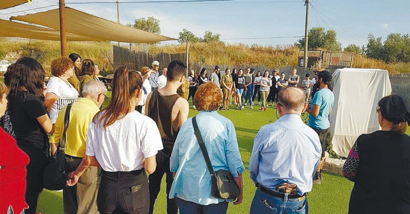 מתנערים. שבועות בין דורי צילום אגף הנוער