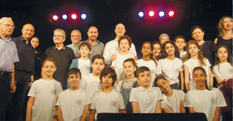 טקס הצדעה ללוחמי המחתרות של פרלמנט הילדים העירוני (עם צחי הנגבי) צילום אגף הנוער