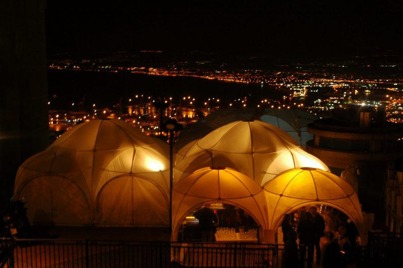 אוהלים שיוצרים אווירה אלגנטית ומיוחדת. צילום: דוממוד ישראל