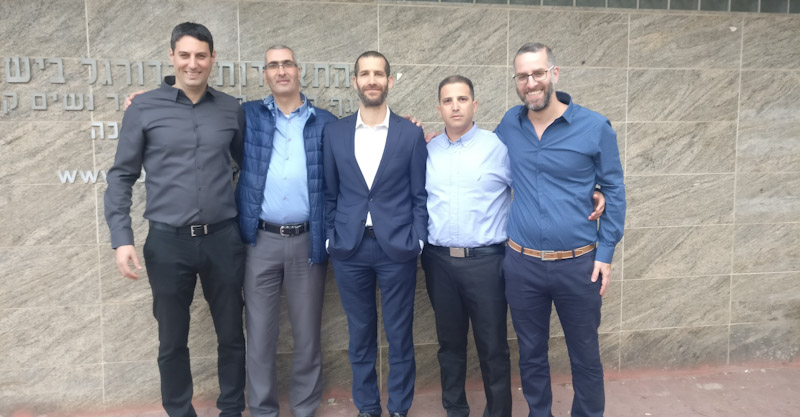 נציגי הכחולה במשרדי ההתאחדות. מימין: רו"ח אלעד סלע, דרור שי, עו"ד תומר פרסלר, חזי בן עמי ורו"ח איתן רחמני