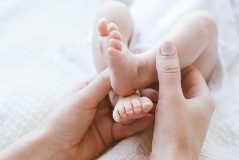 עיסוי תינוקות בשפת התינוקות ושיפור שינה. תמונה ממאגר Shutterstock