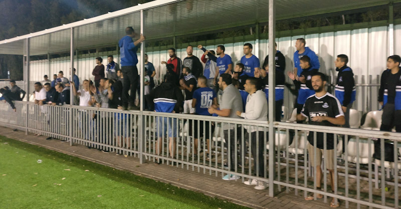 אוהדי הפועל הערב באימון