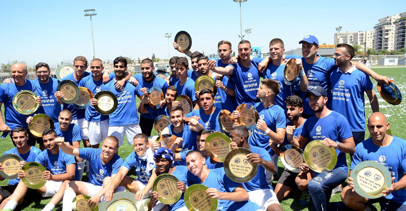 קבוצת הנוער של מכבי. צילום: זאב שטרן