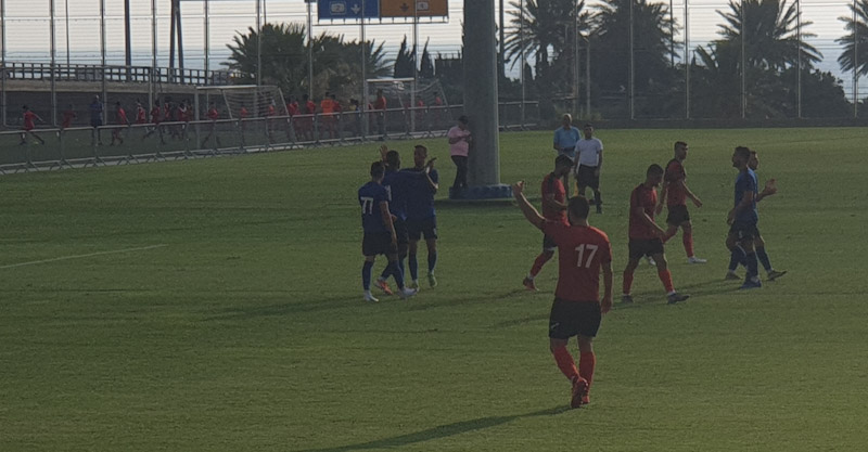 שחקני הפועל חוגגים את השער השני מול נוף הגליל