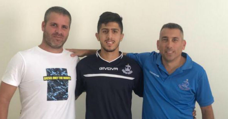 בר ירוחם עם ניב טל וסוכנו אורן יחזקאל. צילום באדיבות הפועל פתח תקוה