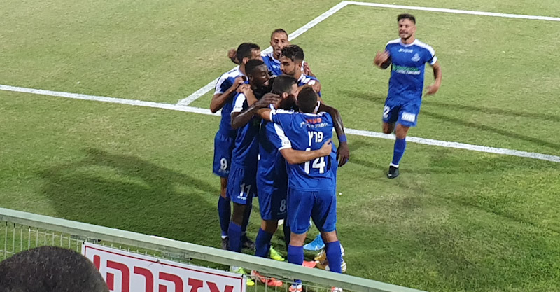 שחקני הפועל חוגגים מול אשקלון
