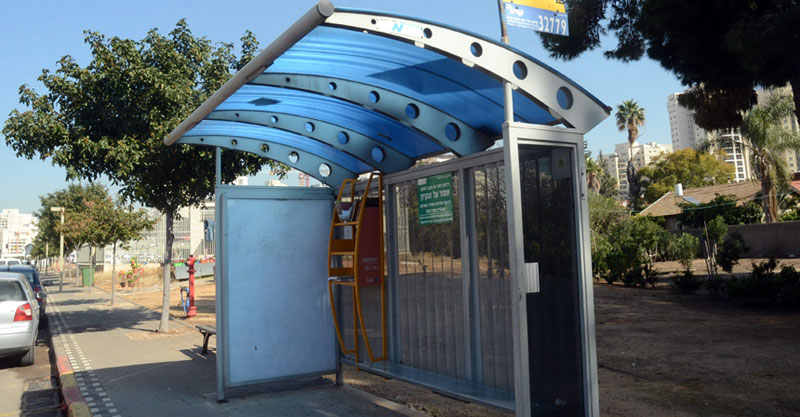 תחנת אוטובוס צילום זאב שטרן