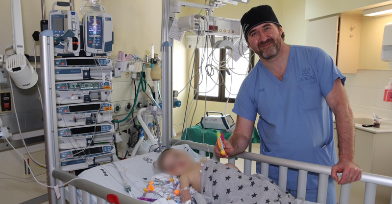 דוקטור ד"ר מיכאל גורביץ', מנהל היחידה להשתלות וניתוחי כבד בילדים
