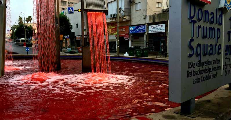 צבע אדום במזרקת דונאלד טראמפ. צילום משטרת ישראל