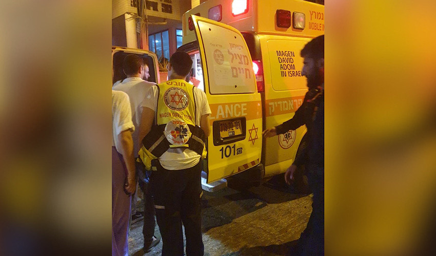 ילדה נפלה מגובה בבית כנסת ברחוב רמב"ם צילום דוברות הצלה פתח תקוה