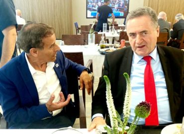 ראש עיריית ראש העין שלום בן משה ושר התשתיות ישראל כץ, דוברות העירייה