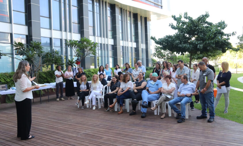 השקת גינת המשאלו"ת בשניידר, צילום דוברות שניידר