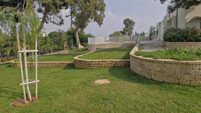 מרכז וולנס בחדר האוכל הישן של גבעת השלושה ברחוב ארלוזורוב בפתח תקווה, צילום נילי חן אבידן