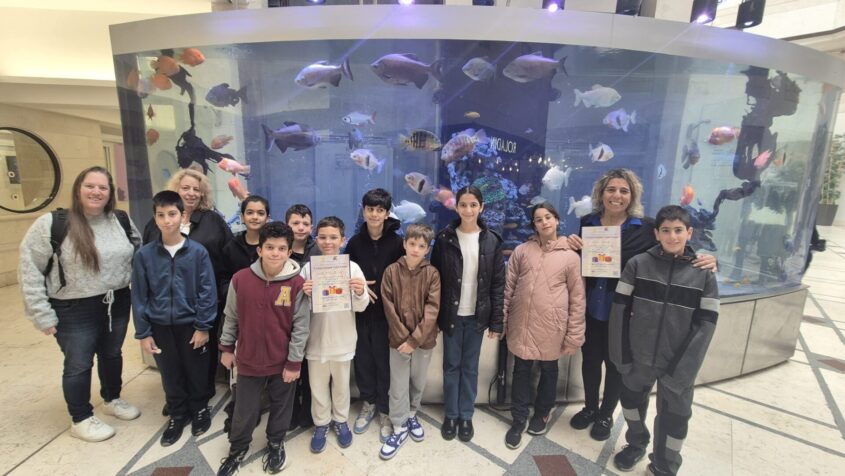 נציגי חיים חפר בשניידר, צילום באדיבות בית הספר