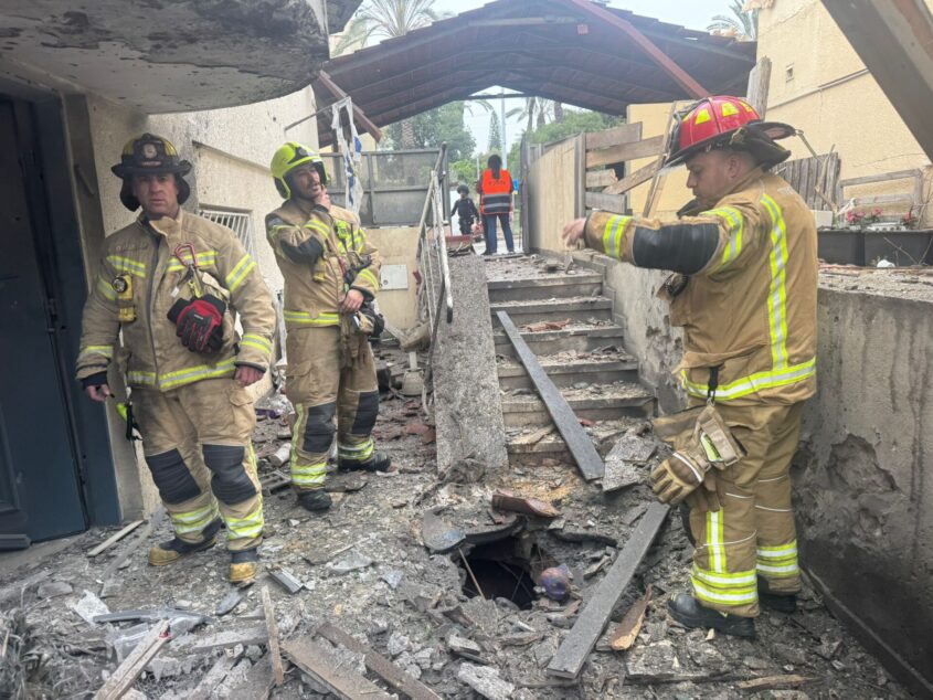 זירת פגיעה בראש העין, צילום עומר שפירא כבאות והצלה