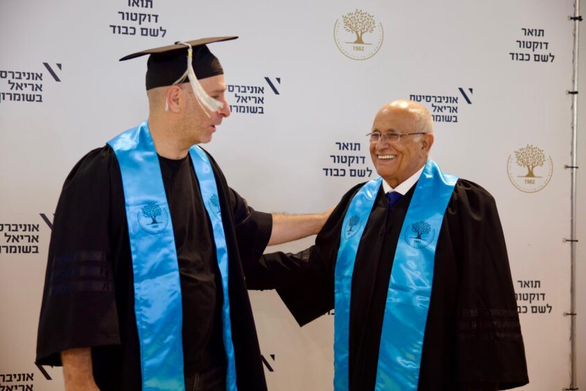 אביגדרו קהלני וחנוך דאום, טקס דוקטור לשם כבוד באוני' אריאל, צילום דוברות האוניברסיטה