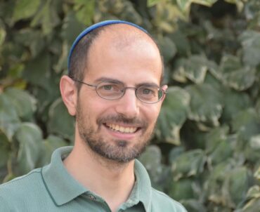 פרופ' עמוס יהודה עזריה, אוניברסיטת אריאל